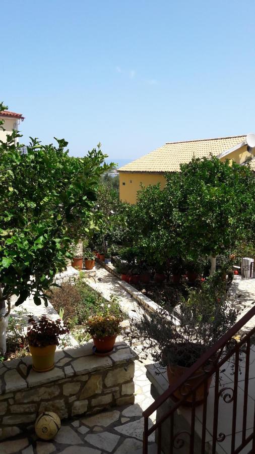 Voula Apartments Гайос Экстерьер фото
