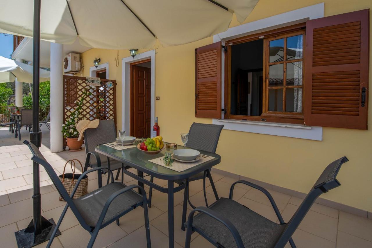 Voula Apartments Гайос Экстерьер фото
