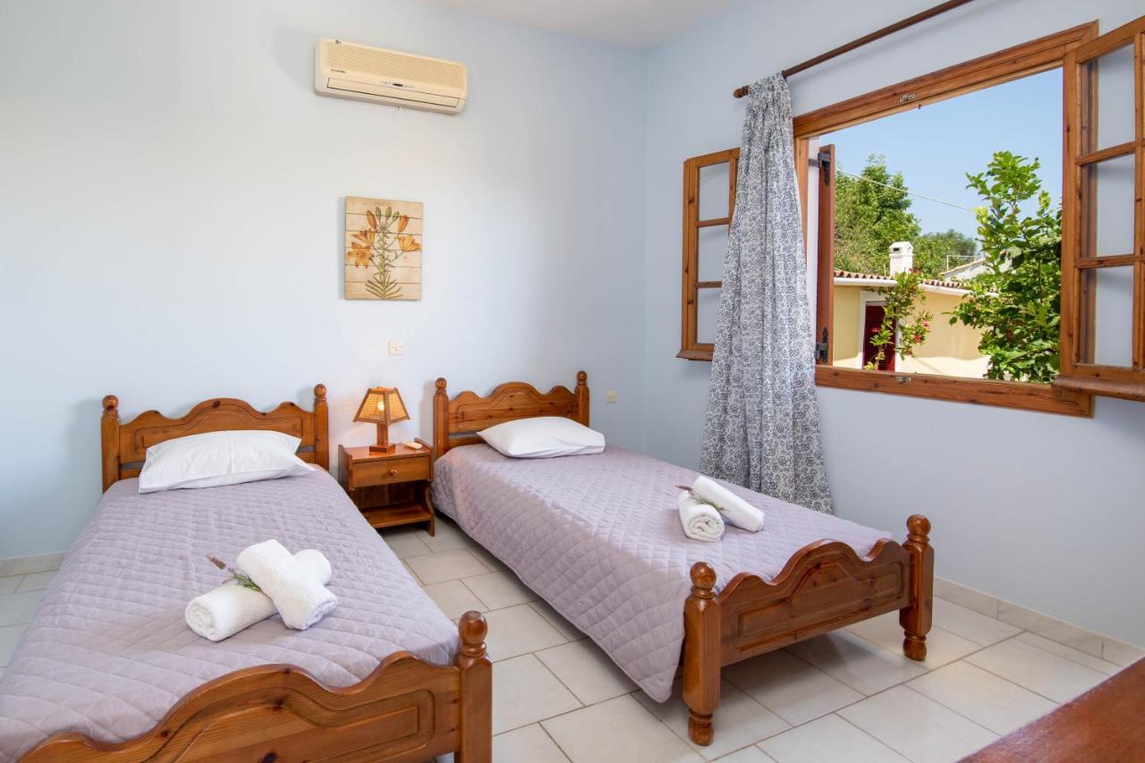 Voula Apartments Гайос Экстерьер фото