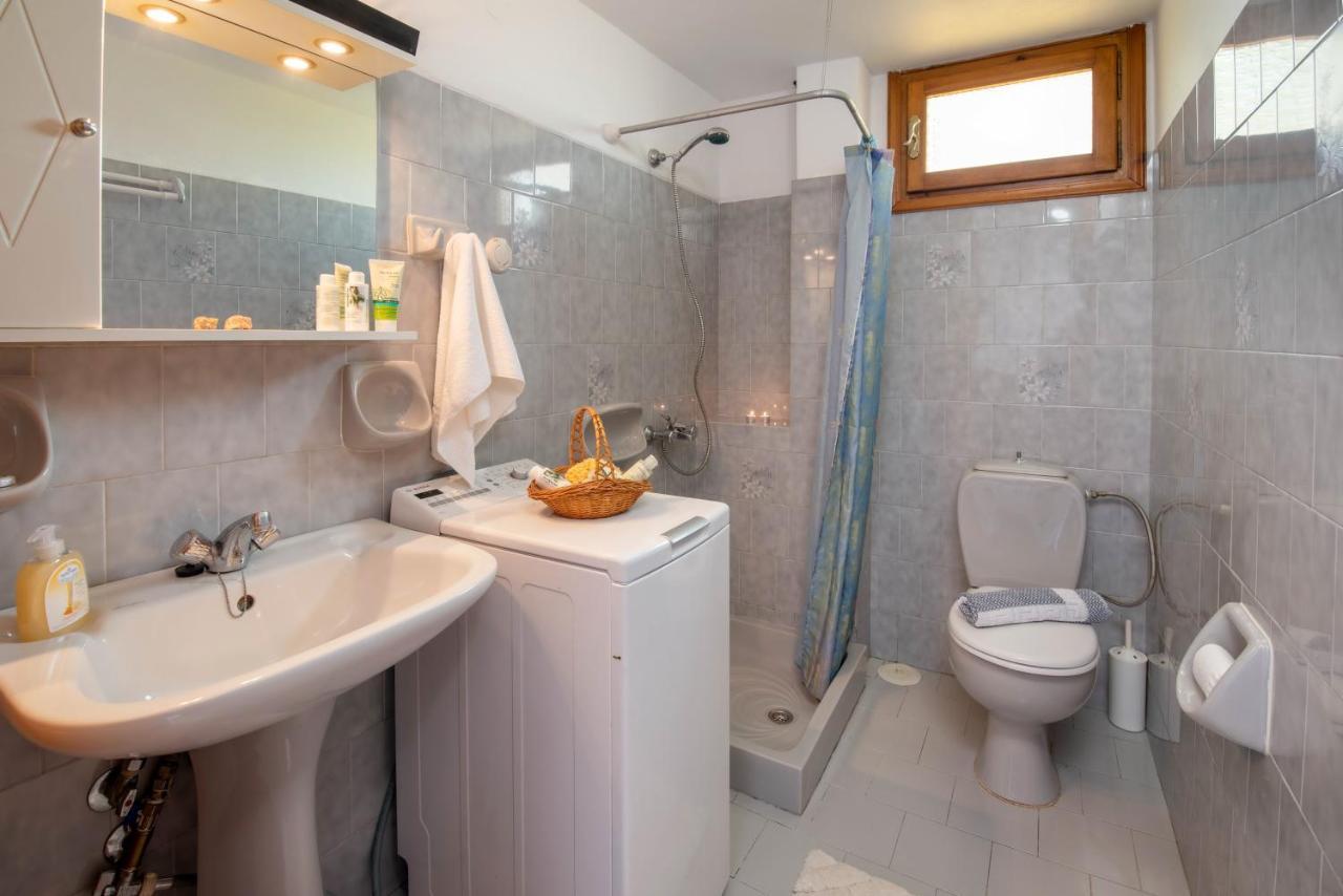 Voula Apartments Гайос Экстерьер фото