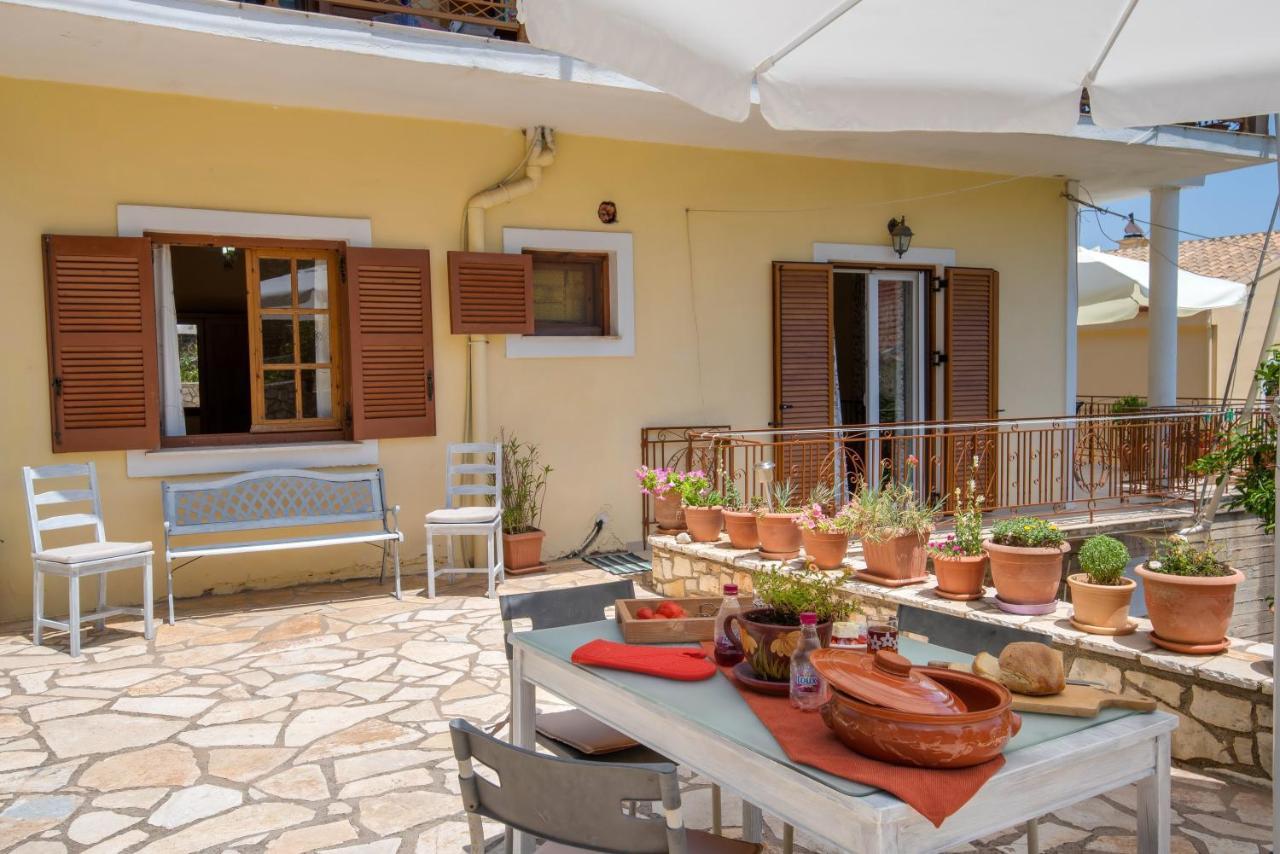 Voula Apartments Гайос Экстерьер фото