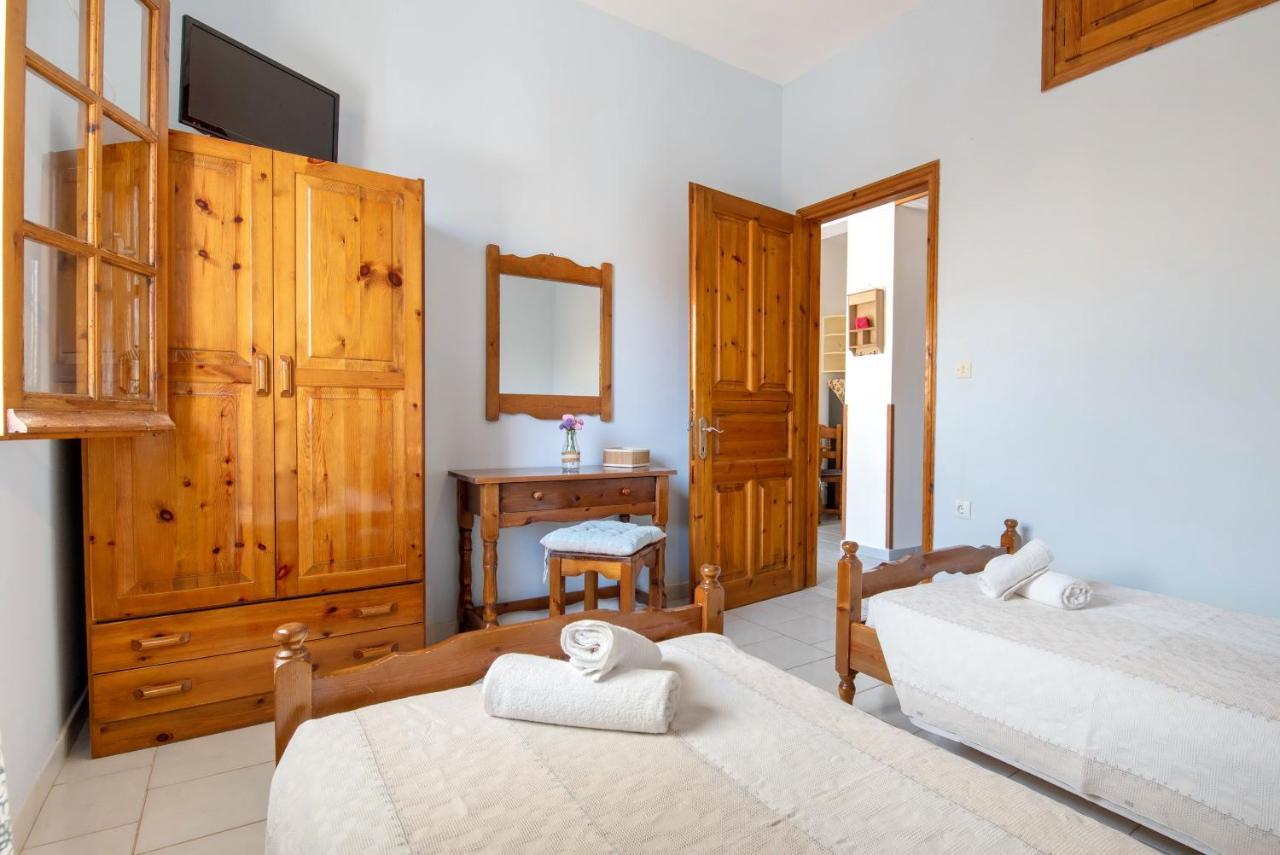 Voula Apartments Гайос Экстерьер фото